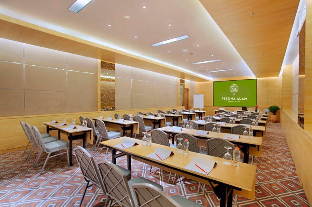 The Botanica Sanctuary Hotel Puncak Exterior photo Meeting room