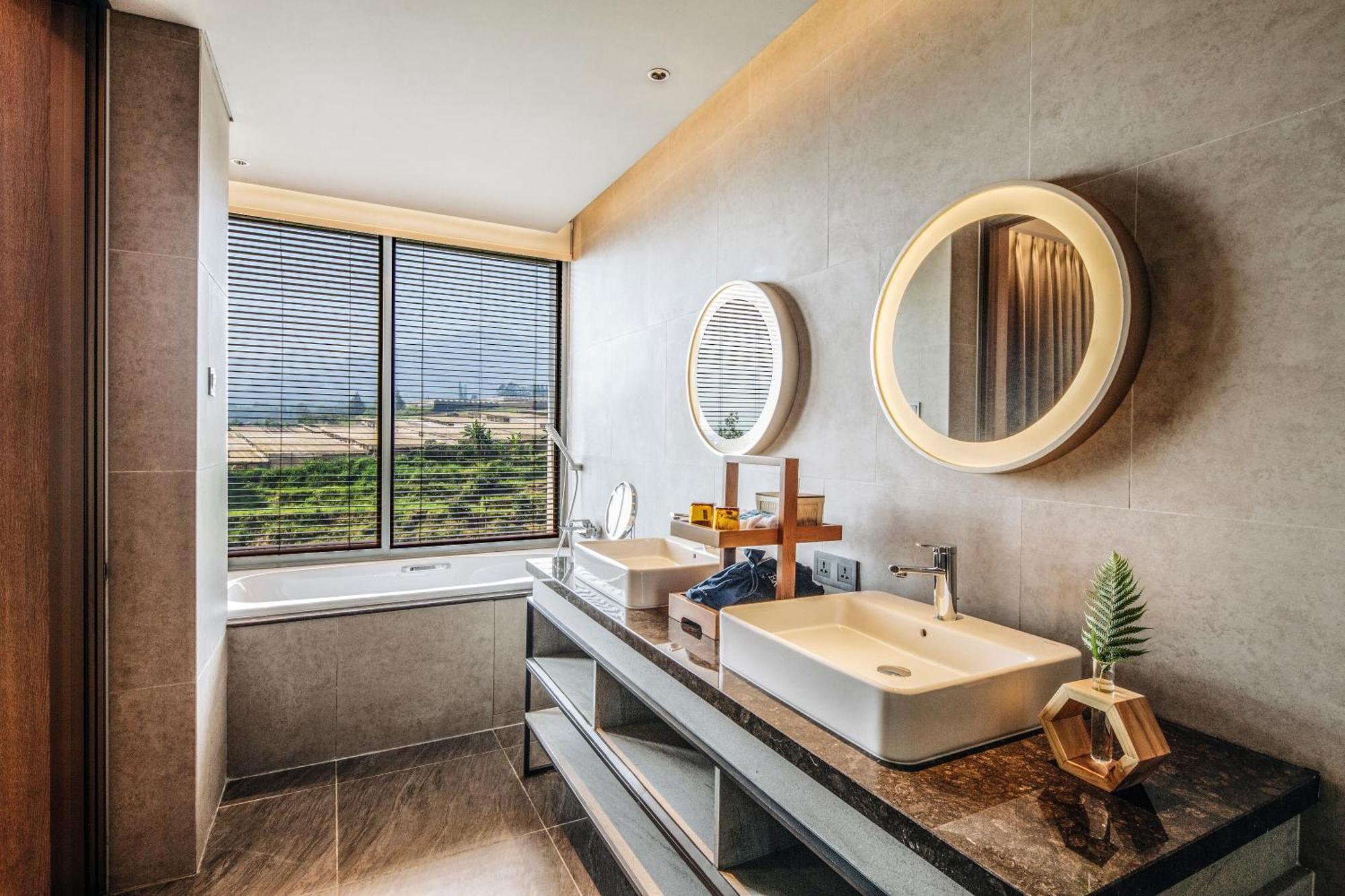 The Botanica Sanctuary Hotel Puncak Room photo Bathroom