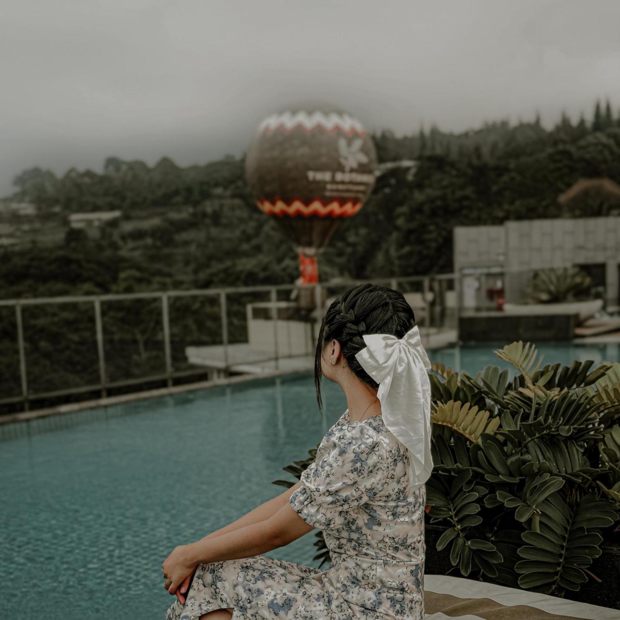 The Botanica Sanctuary Hotel Puncak Exterior photo A hot air balloon in Bali