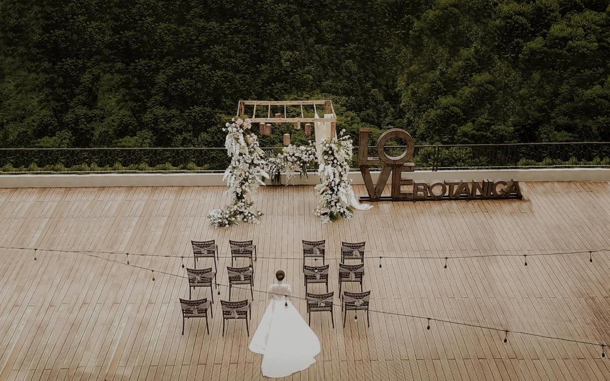 The Botanica Sanctuary Hotel Puncak Exterior photo Wedding ceremony at the top of the observation tower
